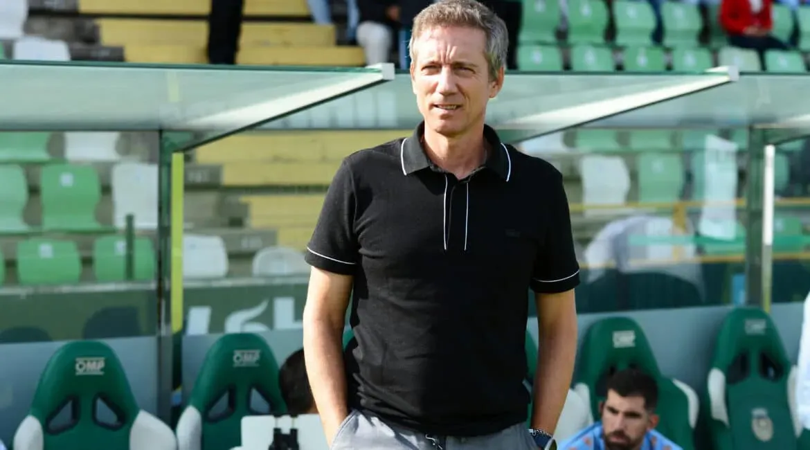 Oficial: Madeirenses transferem...treinador
